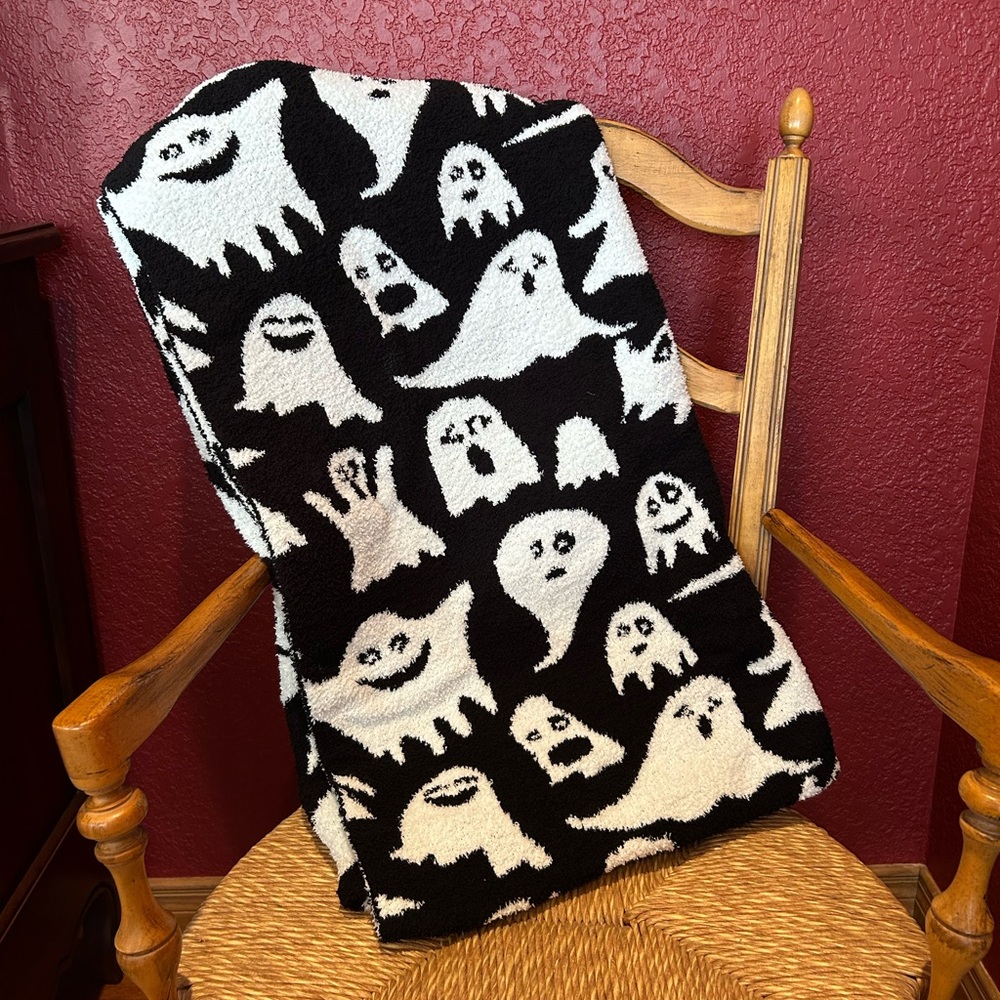 Black and White Ghost Halloween Cozy Knit Throw Blanket